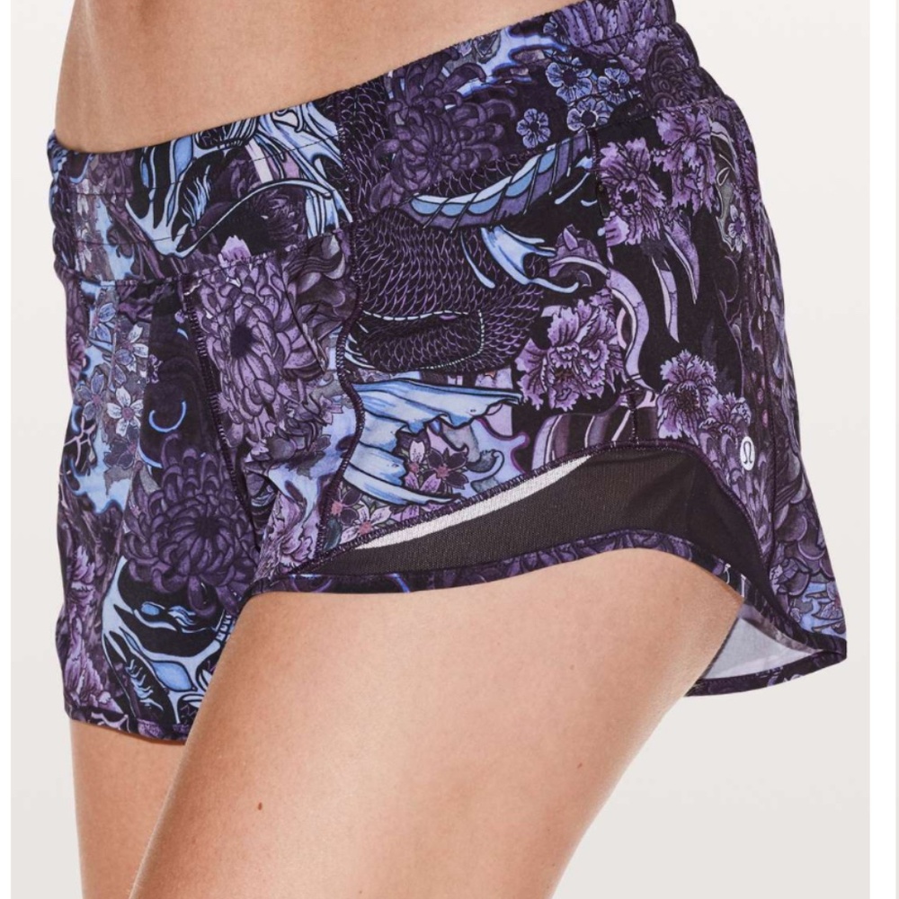 Lululemon Hotty Hot Short II *2.5" Memoir Multi Purple / Black - Picture 3 of 8